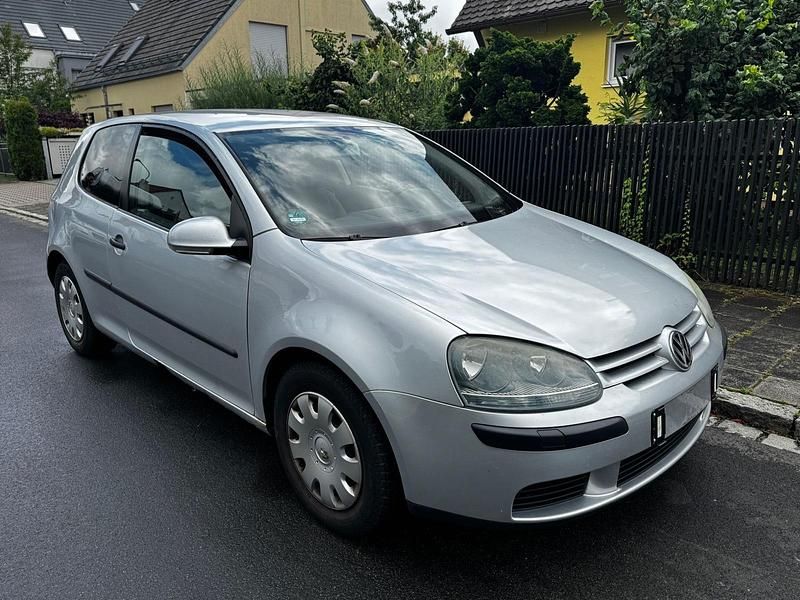 Silber Gebraucht 2004 VW Golf IV Comfortline Limousine | 333 € (Superpreis) - Bild 1/4