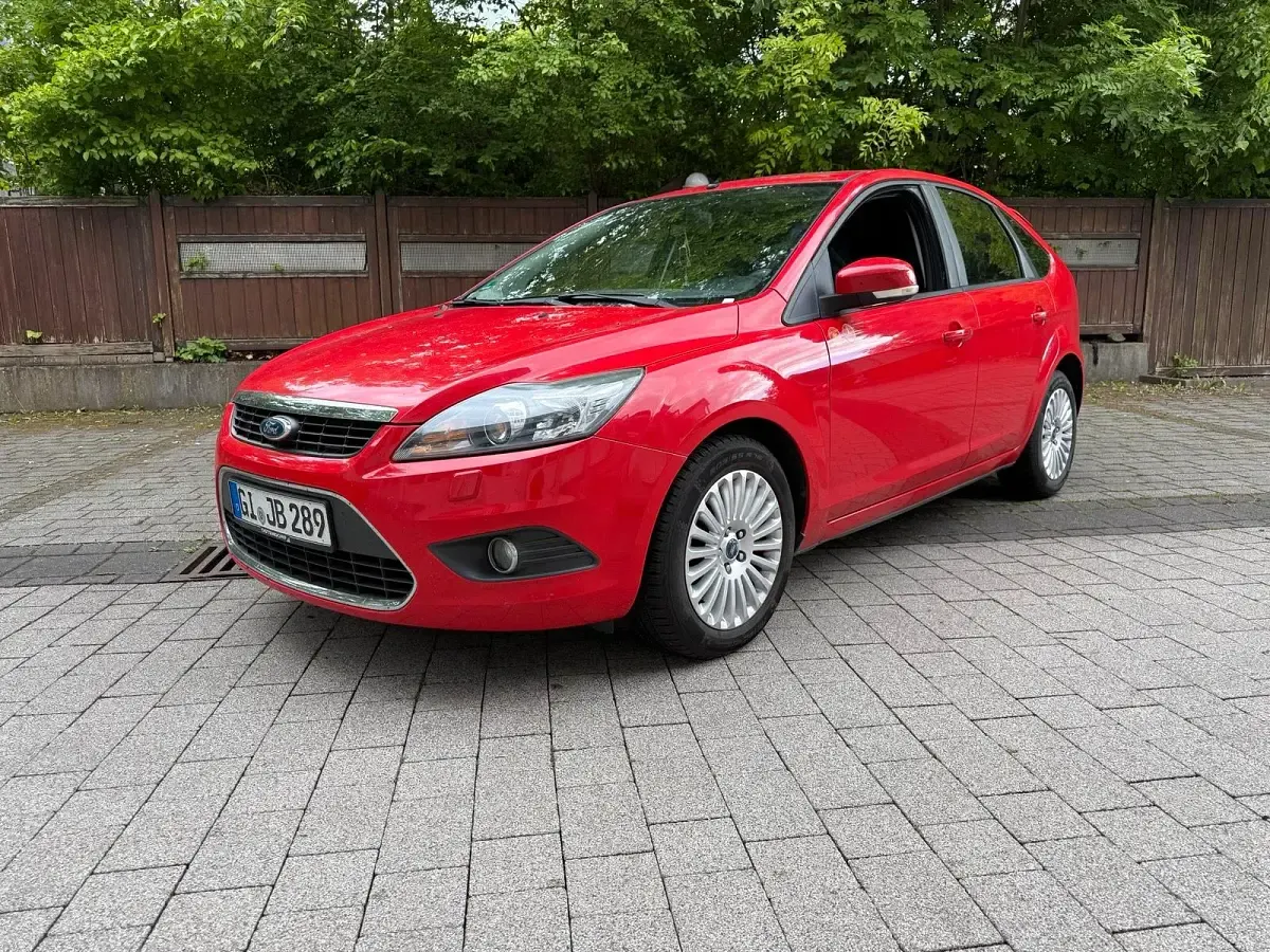 Gebraucht Ford Focus Sport 116 PS (85 kW) 2009 Rot Limousine
