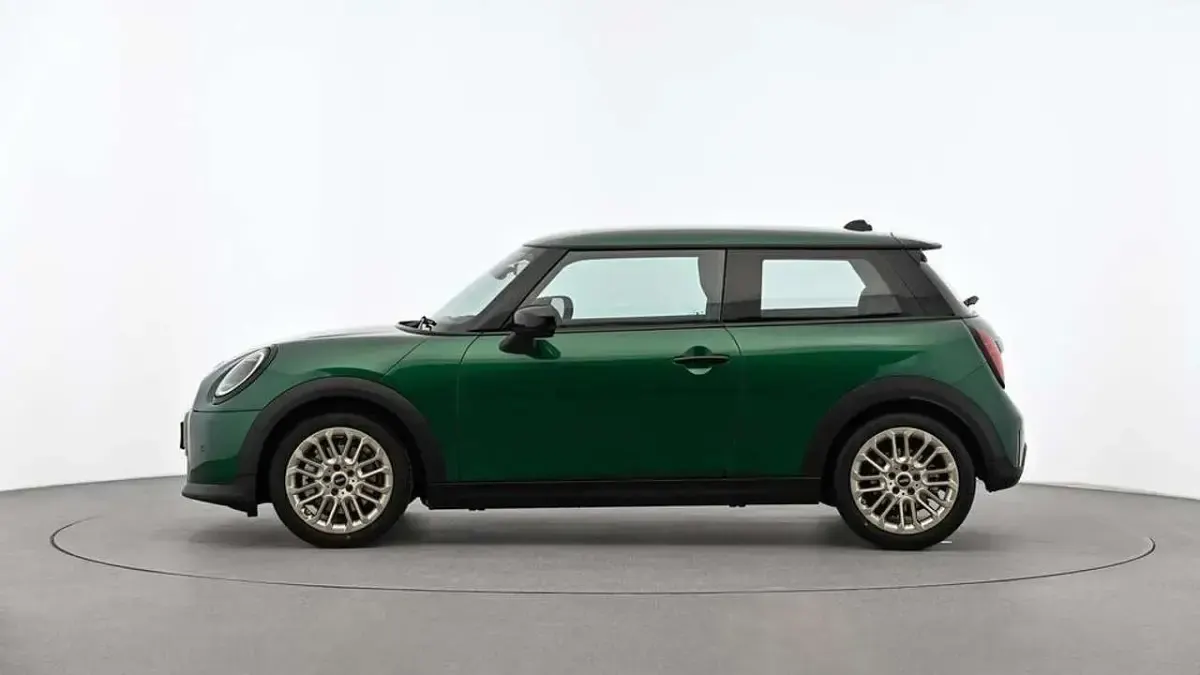 Gebraucht Mini Cooper Favoured 156 PS (114 kW) 2024 Grün Kleinwagen