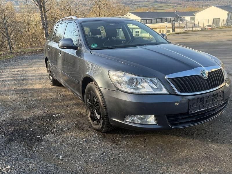 Gebraucht Skoda Octavia Elegance 122 PS (89 kW) 2009 Grau Kombi