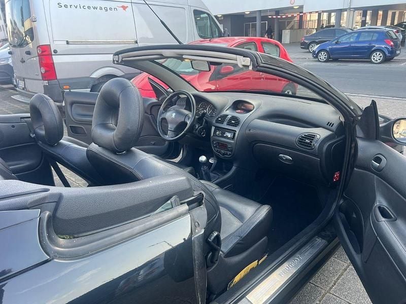 Gebraucht Peugeot 206 CC 109 PS (80 kW) 2003 Schwarz Cabrio