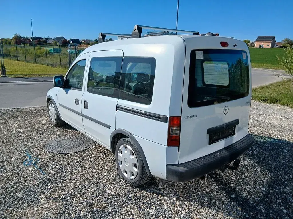 Second-hand Opel Combo 101 CP (74 kW) 2008 Alb Monovolum