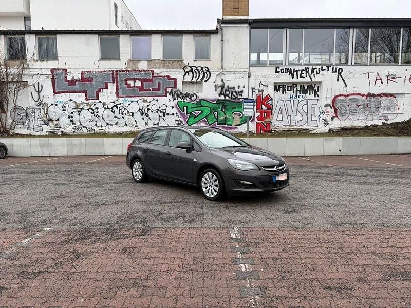 Gebraucht Opel Astra Selection 101 PS (74 kW) 2013 Grau Kombi