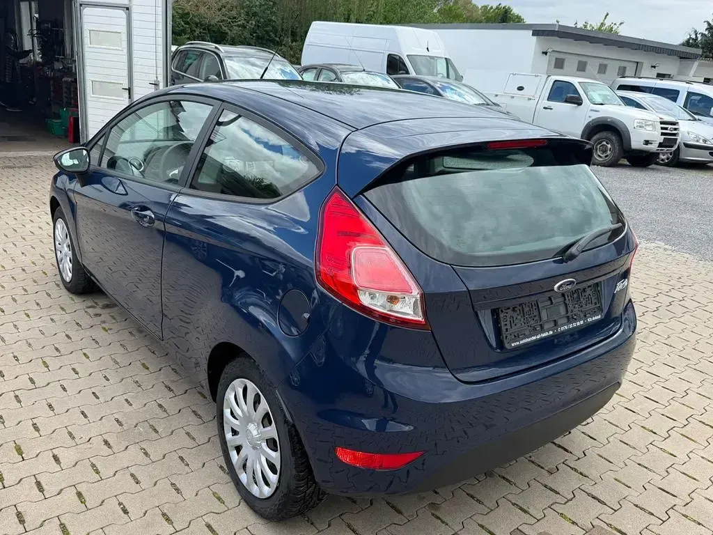 Gebraucht Ford Fiesta 60 PS (44 kW) 2015 Blau Kleinwagen