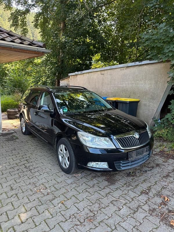 Schwarz Gebraucht 2010 Skoda Octavia Kombi | 3.399 € (Superpreis) - Bild 1/4