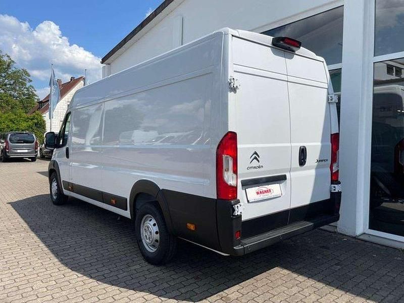 Gebraucht Citroën Jumper Start 140 PS (102 kW) 2023 Lackierung weiss icy/deckende Van / Kleinbus