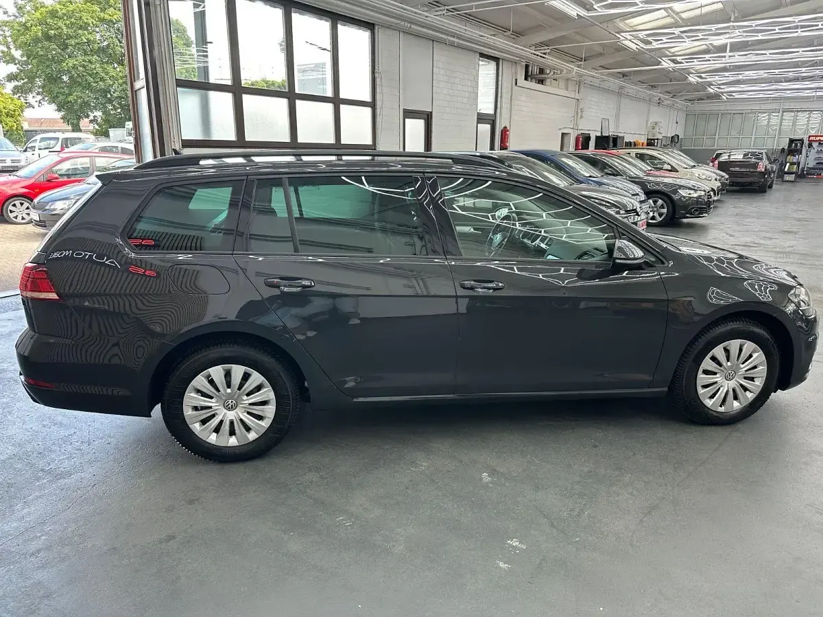 Gebraucht VW Golf VII Trendline 116 PS (85 kW) 2020 Grau Kombi