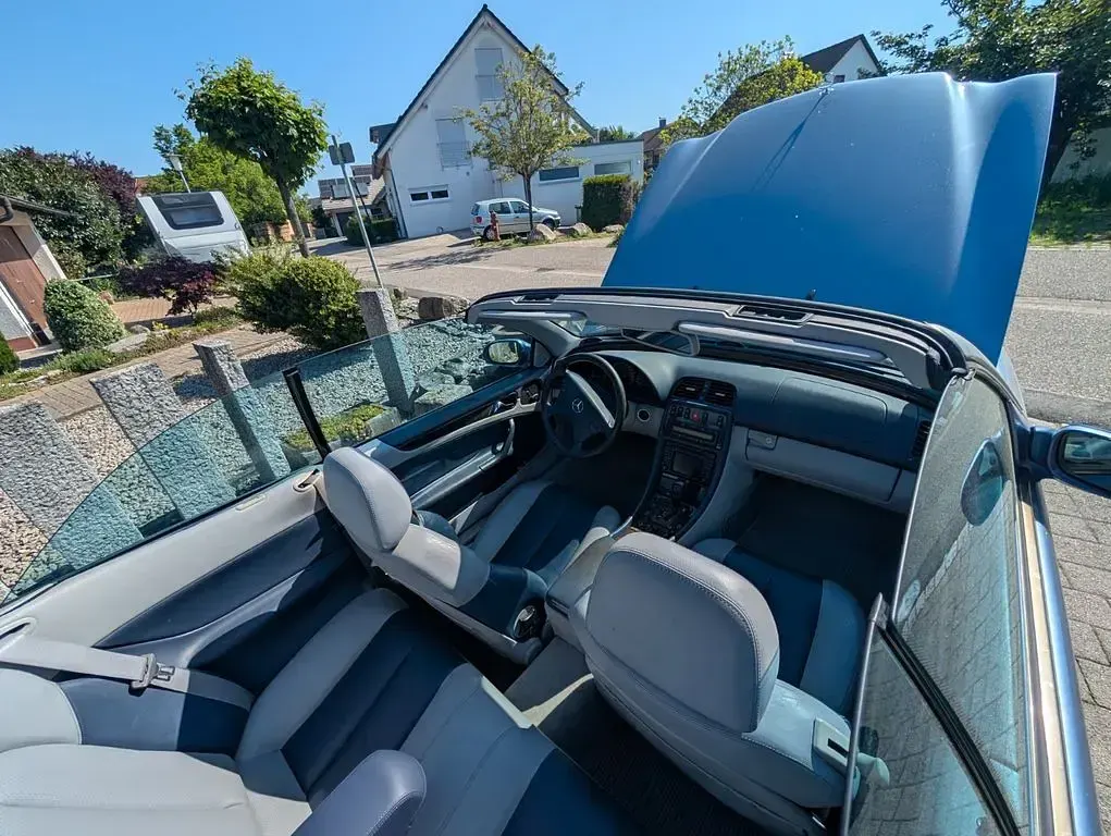 Gebraucht Mercedes CLK230 Avantgarde 197 PS (144 kW) 2001 Blau Cabrio