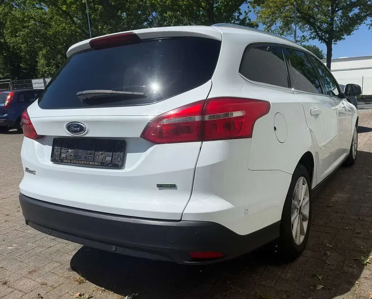 Gebraucht Ford Focus Titanium 125 PS (91 kW) 2017 Frostweiß Kombi