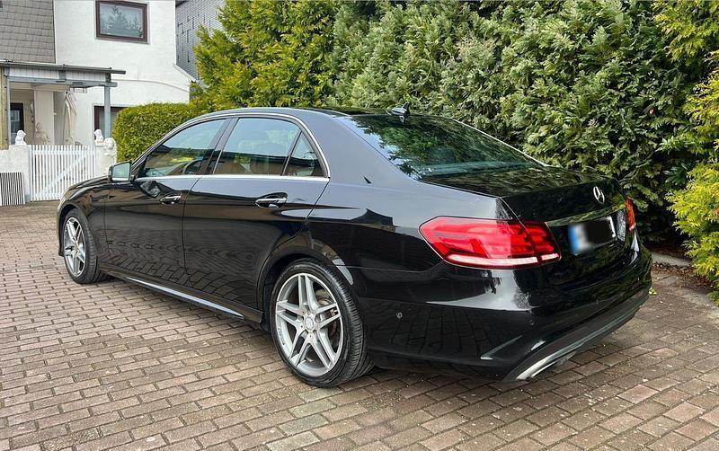 Gebraucht Mercedes E250 AMG line 204 PS (150 kW) 2015 Schwarz Limousine