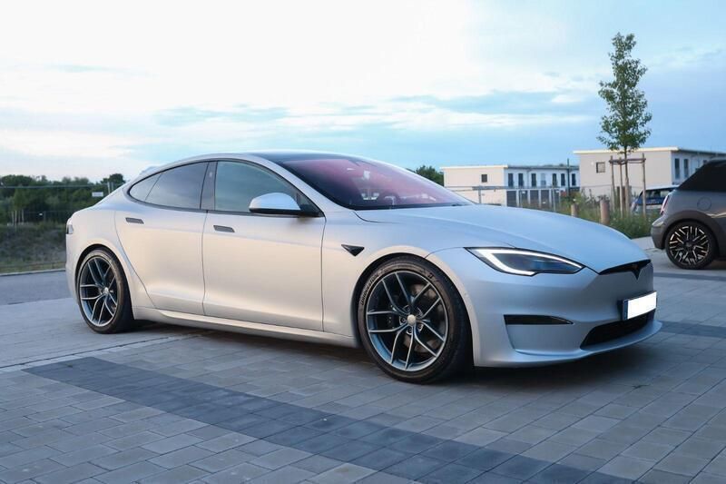Grau Gebraucht 2022 Tesla Model S Plaid Limousine | 79.900 € (Fairer Preis) - Bild 1/4