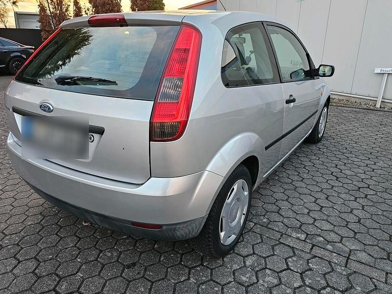 Gebraucht Ford Fiesta 60 PS (44 kW) 2003 Silber Kleinwagen