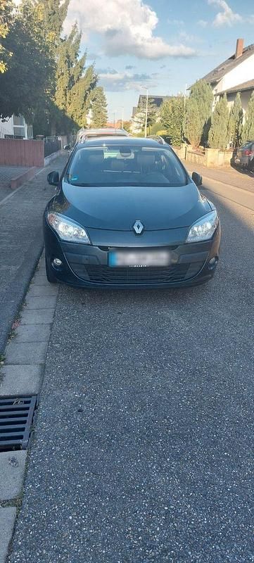 Grau Gebraucht 2011 Renault Mégane GrandTour Dynamique Kombi | 3.495 € (Guter Preis) - Bild 1/4