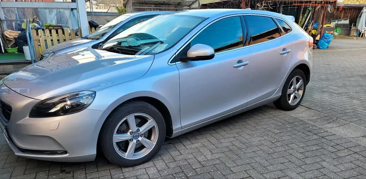 Usata Volvo V40 Momentum 150 CV (110 kW) 2016 Argento Berlina