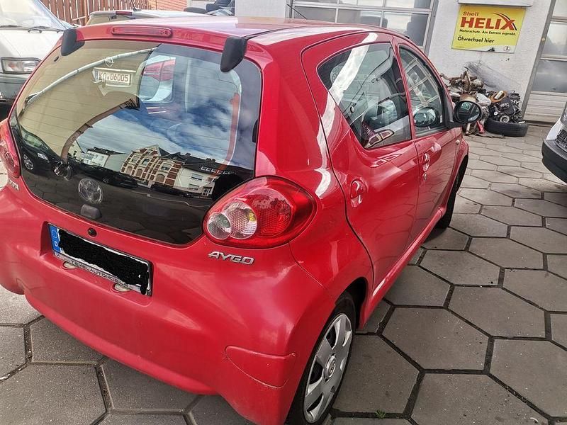 Gebraucht Toyota Aygo Cool 68 PS (50 kW) 2006 Rot Kleinwagen