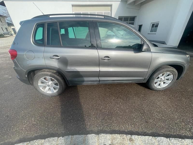 Grau Gebraucht 2008 VW Tiguan SUV | 4.350 € (Superpreis) - Bild 1/4