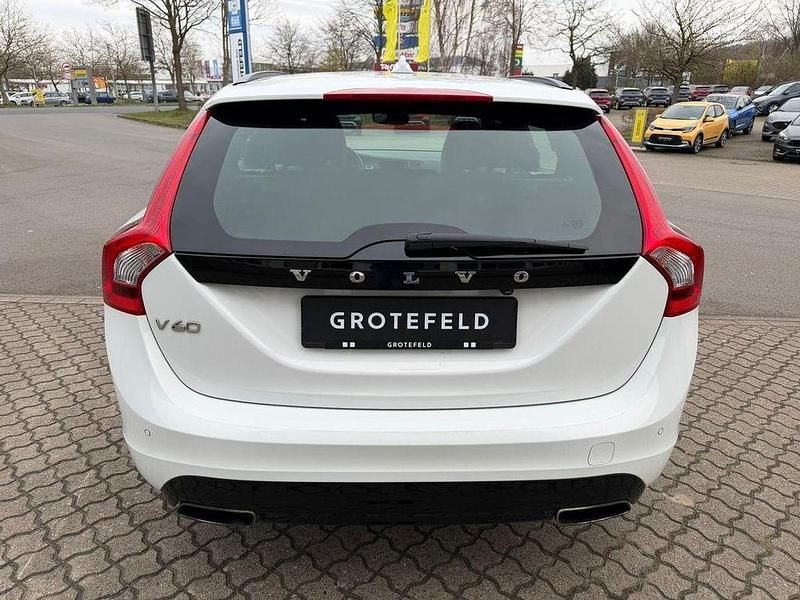 Gebraucht Volvo V60 152 PS (111 kW) 2018 Weiß Kombi