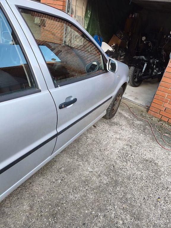 Gebraucht VW Polo Basis 60 PS (44 kW) 2000 Silber Limousine