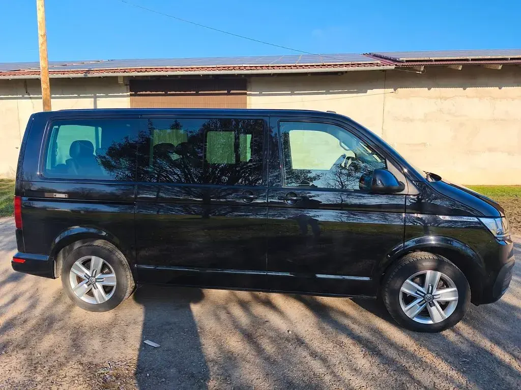Second-hand VW Multivan 150 CP (110 kW) 2021 Negru Monovolum