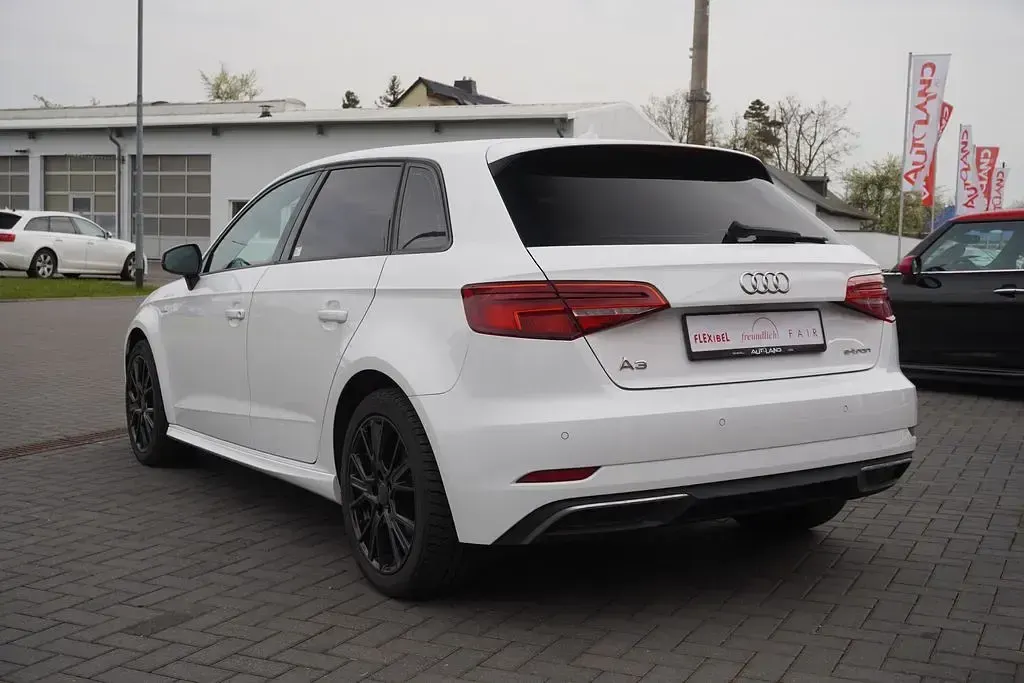 Gebraucht Audi A3 Sportback e-tron Sport 204 PS (150 kW) 2017 Weiß Kleinwagen