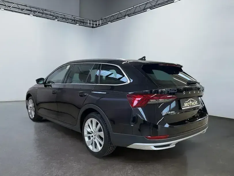 Gebraucht Skoda Octavia 200 PS (147 kW) 2022 Schwarzmagic perleffekt Kombi