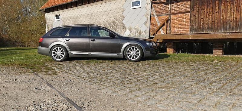 Grau Gebraucht 2011 Audi A6 Ambiente Kombi | 7.999 € (Fairer Preis) - Bild 1/4