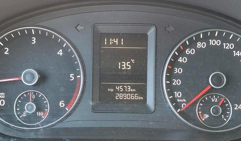 Gebraucht VW Touran 105 PS (77 kW) 2012 Braun Van / Kleinbus