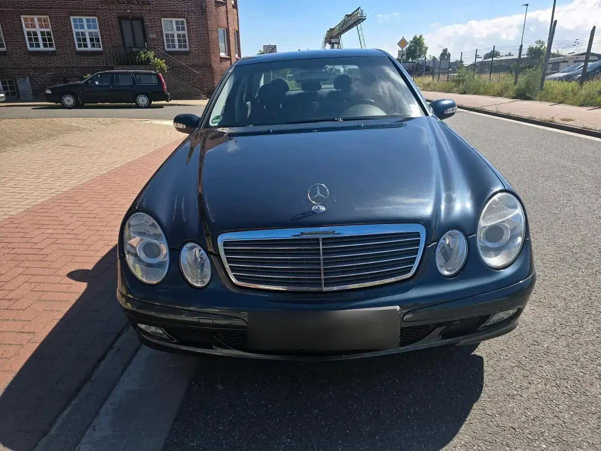 Gebraucht Mercedes E220 150 PS (110 kW) 2004 Schwarz Limousine