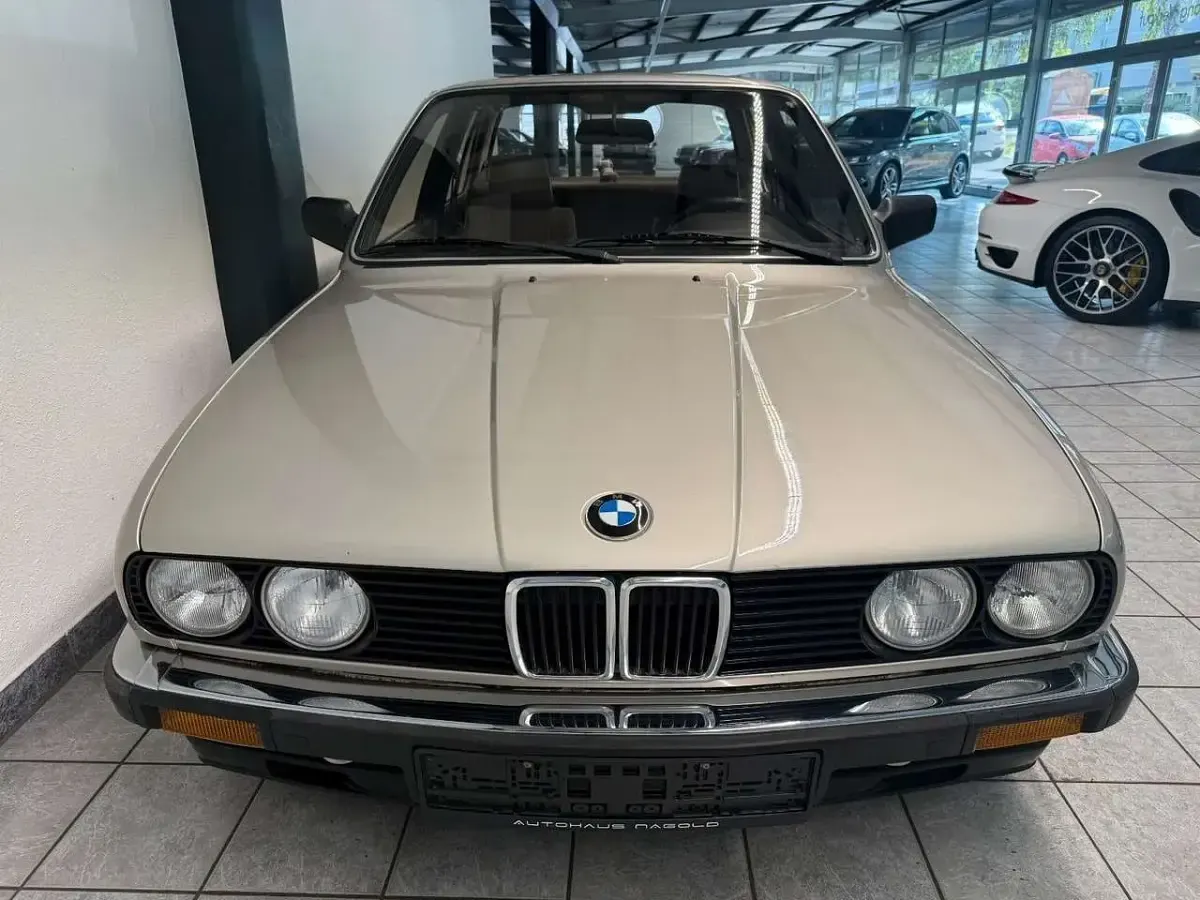 Gebraucht BMW 320 125 PS (91 kW) 1984 Beige Limousine