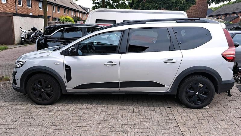 Silber Gebraucht 2022 Dacia Jogger Van / Kleinbus | 16.500 € (Guter Preis) - Bild 1/4
