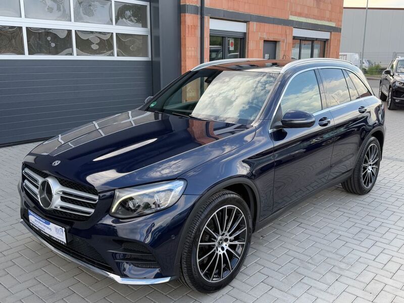 Blau Gebraucht 2017 Mercedes GLC250 AMG line SUV | 25.999 € (Fairer Preis) - Bild 1/4
