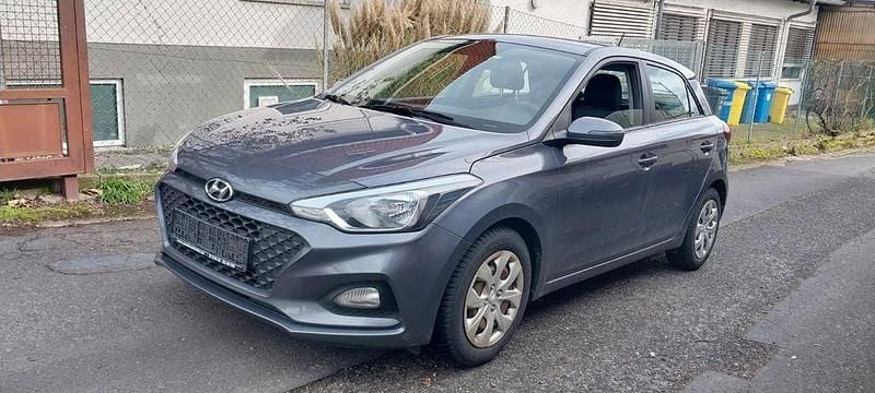 Gebraucht Hyundai i20 Select 75 PS (55 kW) 2019 Braun Kleinwagen