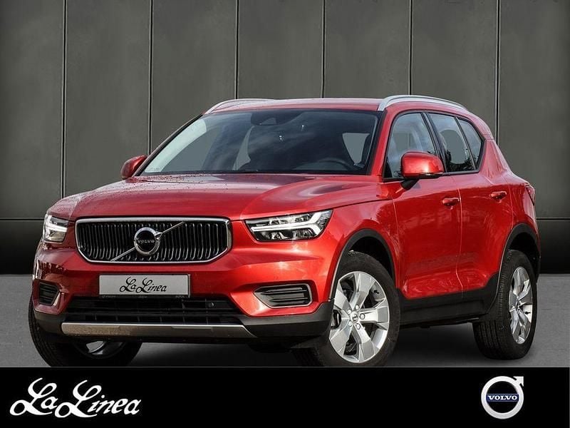 Rot Gebraucht 2022 Volvo XC40 Momentum SUV | 25.890 € (Guter Preis) - Bild 1/3