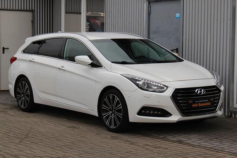 Gebraucht Hyundai i40 Premium 141 PS (103 kW) 2017 Weiß Kombi