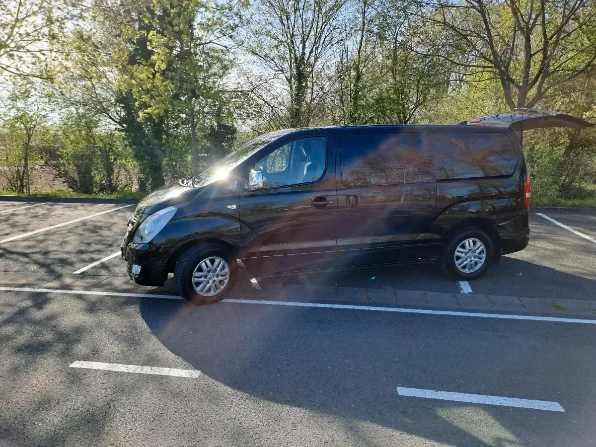 Gebraucht Hyundai H-1 170 PS (125 kW) 2018 Schwarz Van / Kleinbus