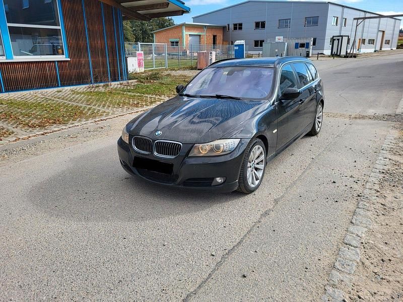 Schwarz Gebraucht 2010 BMW 330 Kombi | 3.500 € (Superpreis) - Bild 1/4