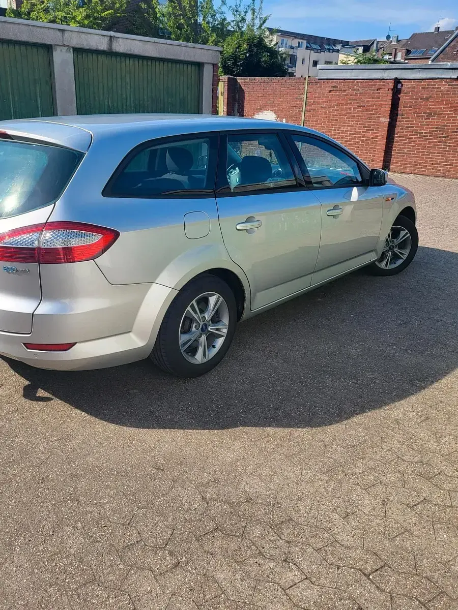 Gebraucht Ford Mondeo 116 PS (85 kW) 2009 Silber Kombi