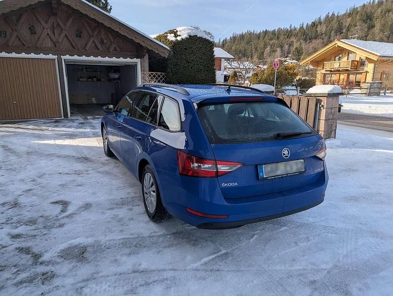 Gebraucht Skoda Superb Premium Edition 150 PS (110 kW) 2019 Blau Kombi
