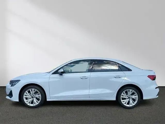 Gebraucht Audi A3 Ambiente 150 PS (110 kW) 2025 Gletscherweiß metallic Limousine