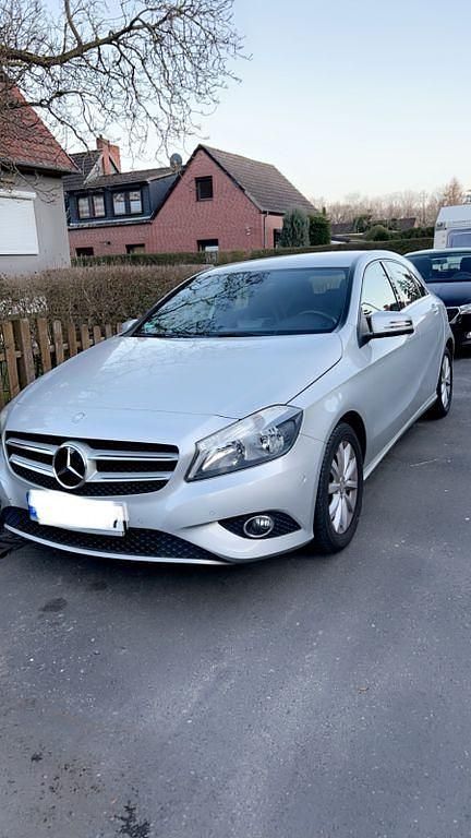 Gebraucht Mercedes A180 122 PS (89 kW) 2012 Silber Limousine