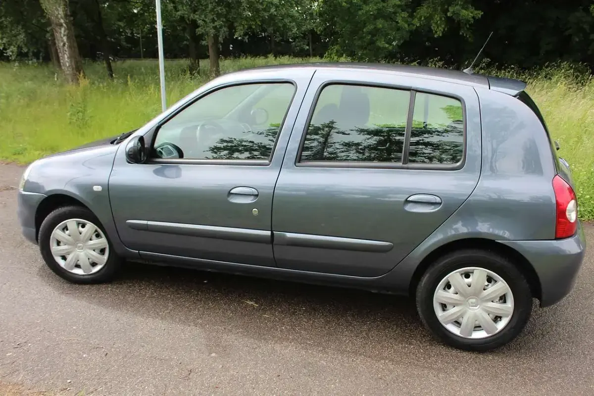 Gebraucht Renault Clio Campus 58 PS (42 kW) 2010 Grey blue Kleinwagen