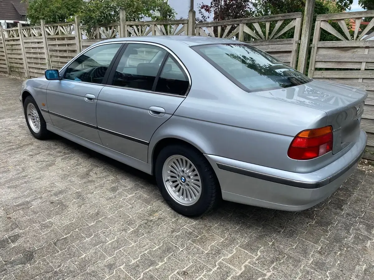 Gebraucht BMW 523 170 PS (125 kW) 1998 Silber Limousine
