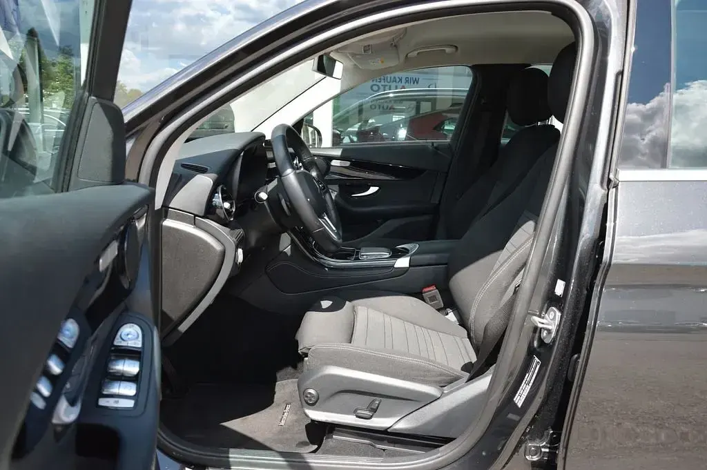 Gebraucht Mercedes GLC200 197 PS (144 kW) 2020 Grau SUV