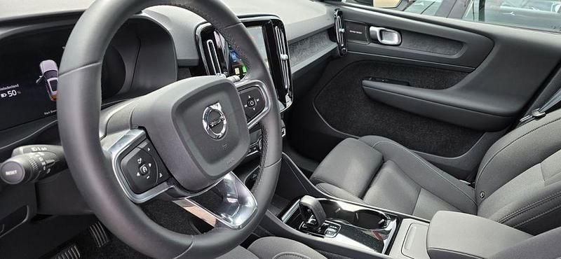 Grau Gebraucht 2023 Volvo XC40 Ultimate SUV | 36.900 € (Guter Preis) - Bild 1/4