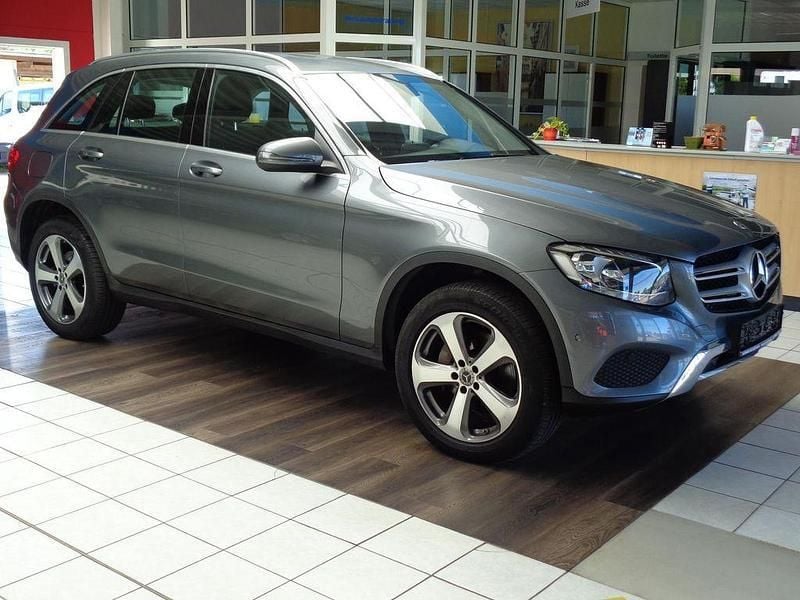 Grau Gebraucht 2019 Mercedes GLC250 SUV | 26.490 € (Guter Preis) - Bild 1/4