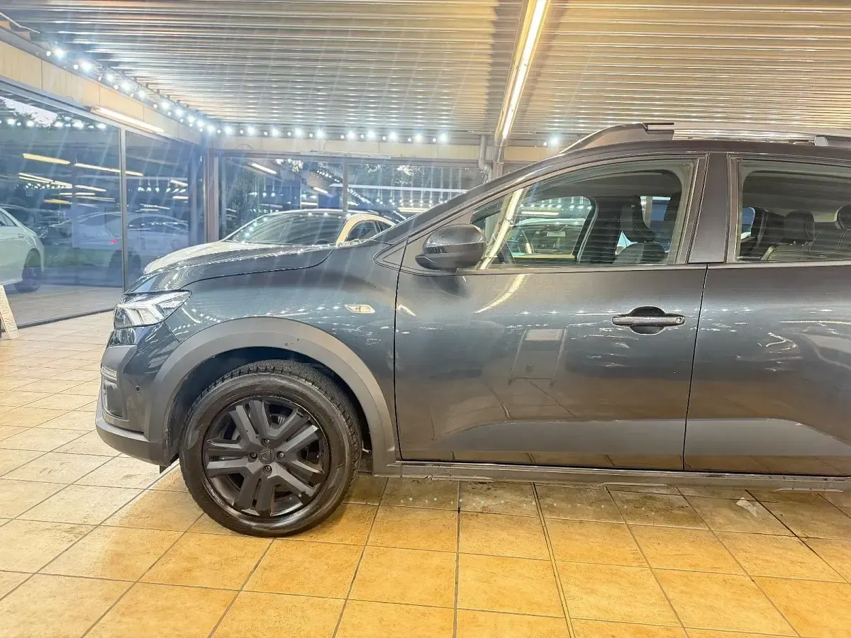 Gebraucht Dacia Sandero Comfort 91 PS (66 kW) 2022 Grau SUV