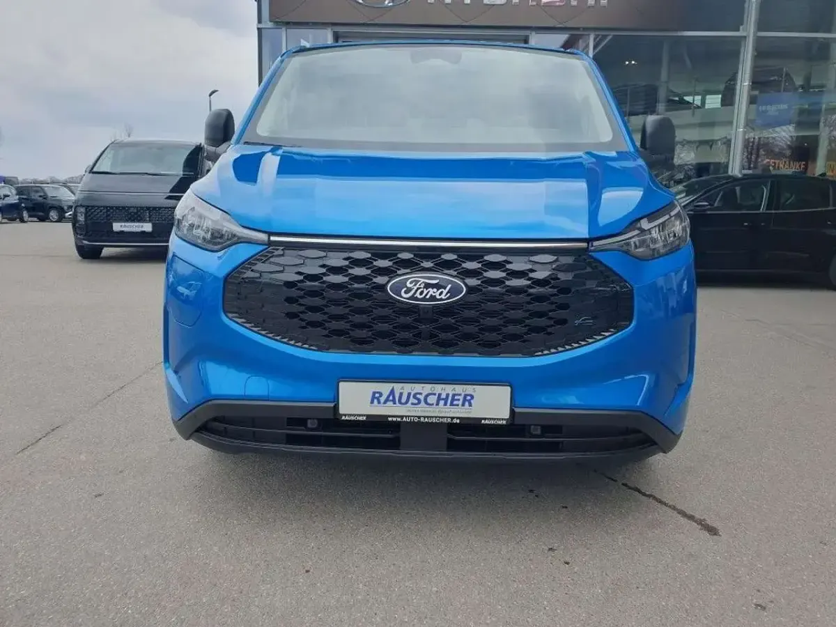 Neu Ford E-Transit Trend 100 kW (136 PS) 2026 Digital aqua blue metallic Van