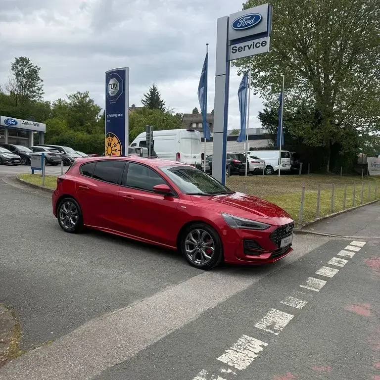 Gebraucht Ford Focus ST-Line X 125 PS (91 kW) 2024 Rot Limousine