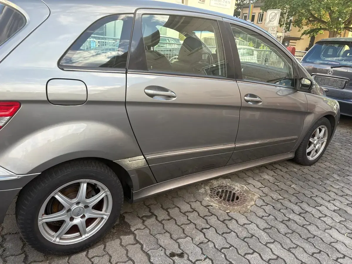Gebraucht Mercedes B200 140 PS (102 kW) 2005 Grau Van / Kleinbus