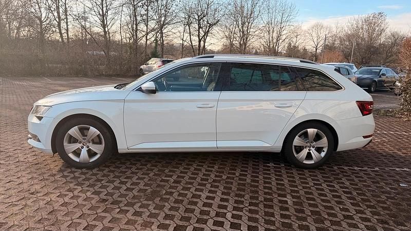 Gebraucht Skoda Superb 150 PS (110 kW) 2017 Weiß Kombi